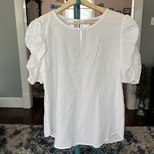 Cute ruched sleeve white Loft top